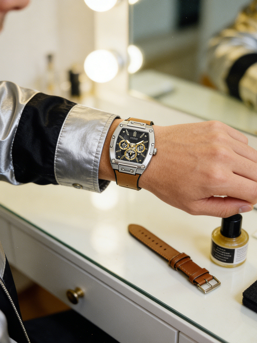 GUESS Men's Tonneau Watch Blac - Smartwatch Guess incelemesi ve fiyatı